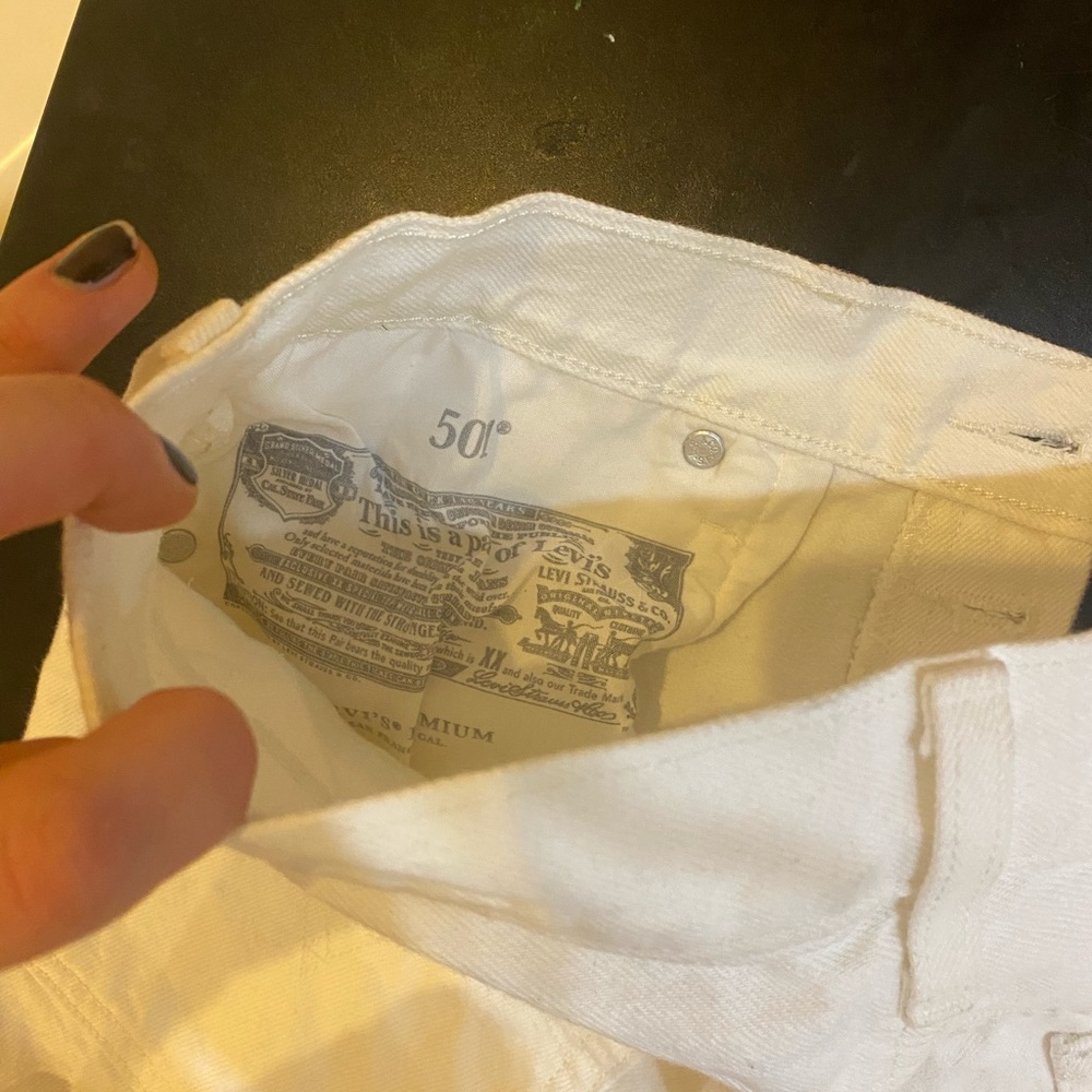 Levi’s jean shorts - Picture 4 of 4